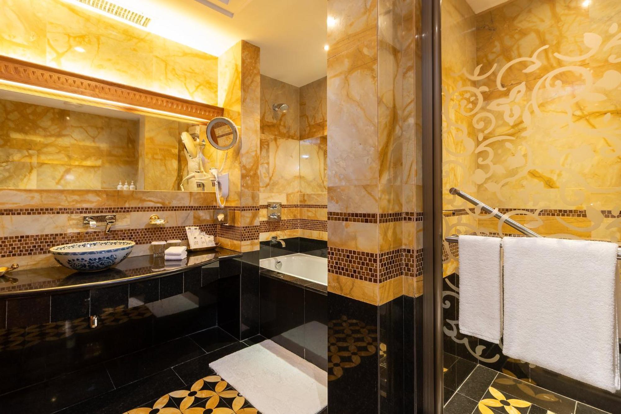 Holiday Inn Kuwait By Ihg Kuwait City Esterno foto